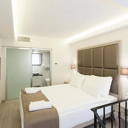 Perla Galata 3*