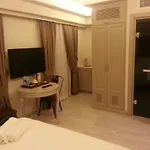 Perla Galata 3*